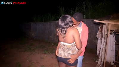 सडक रोमान्स र क्लब को एक मोटो केटी संग तातो सेक्स